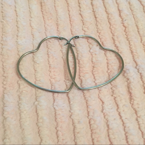 Heart hoop earrings - Picture 2 of 6